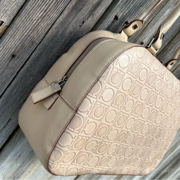 Salvatore Ferragamo Vintage Y2K Gancini Embossed Leather Handbag Beige - Picture 5 of 16